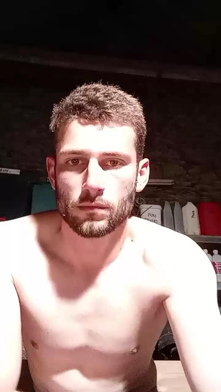 Benitoushow on Cam4 
