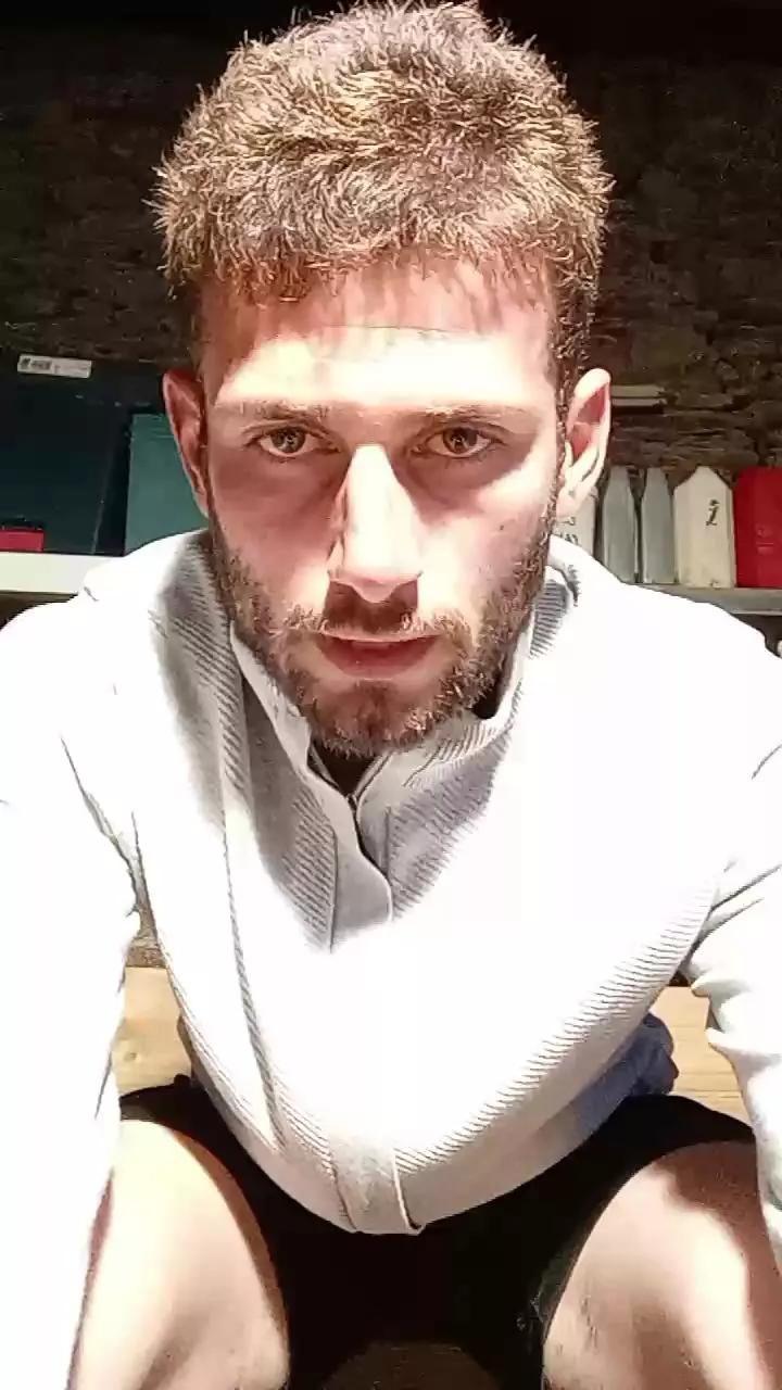 Benitoushow on Cam4 