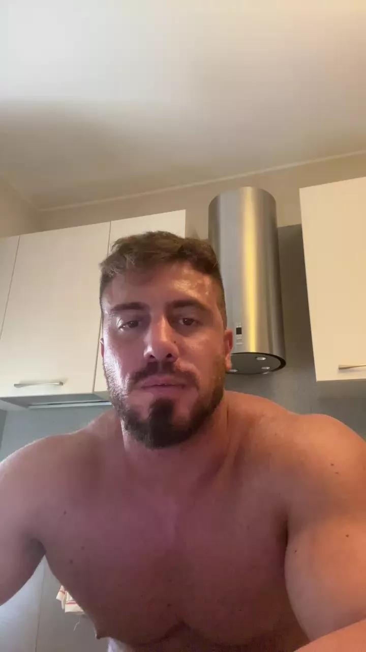 Bigwhitebull on Cam4 