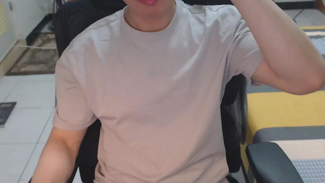 bio1988 on Cam4 