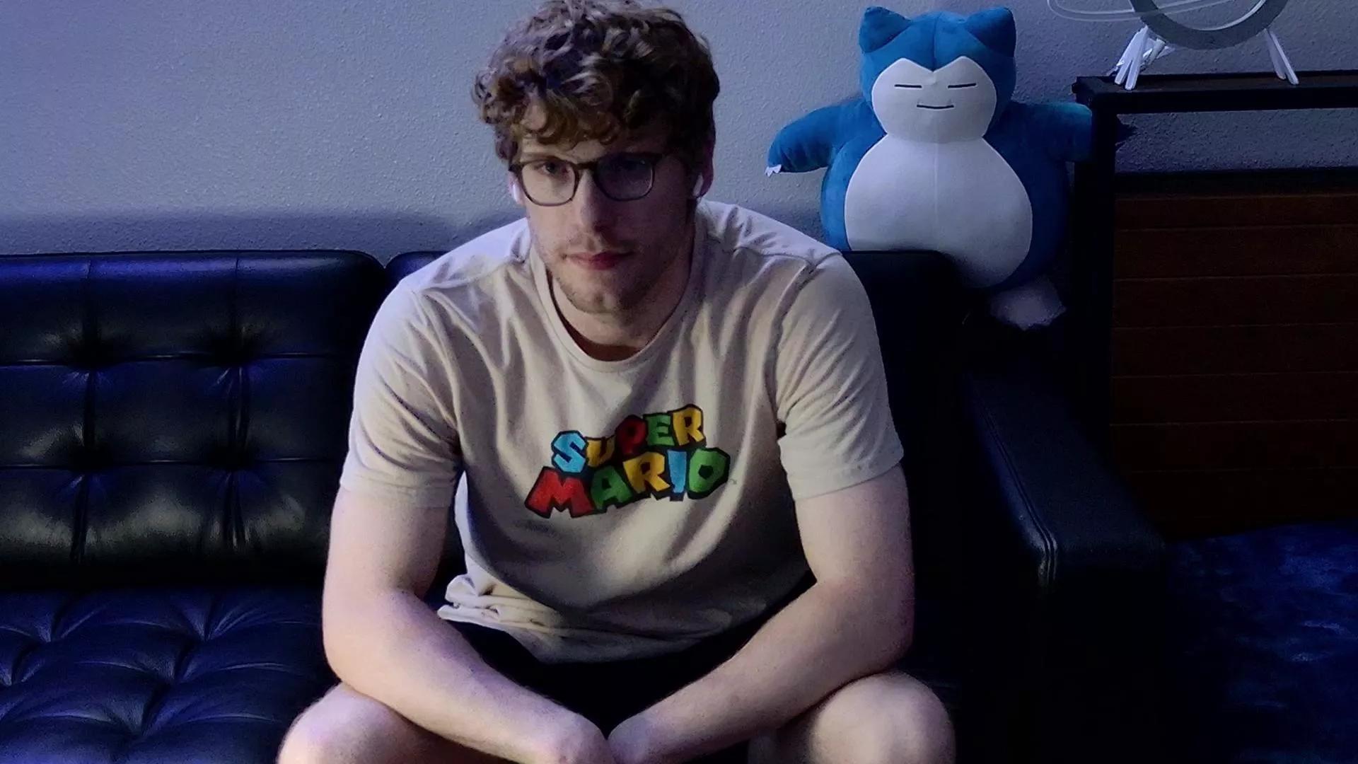 BlueEyedTallGuy on Cam4 