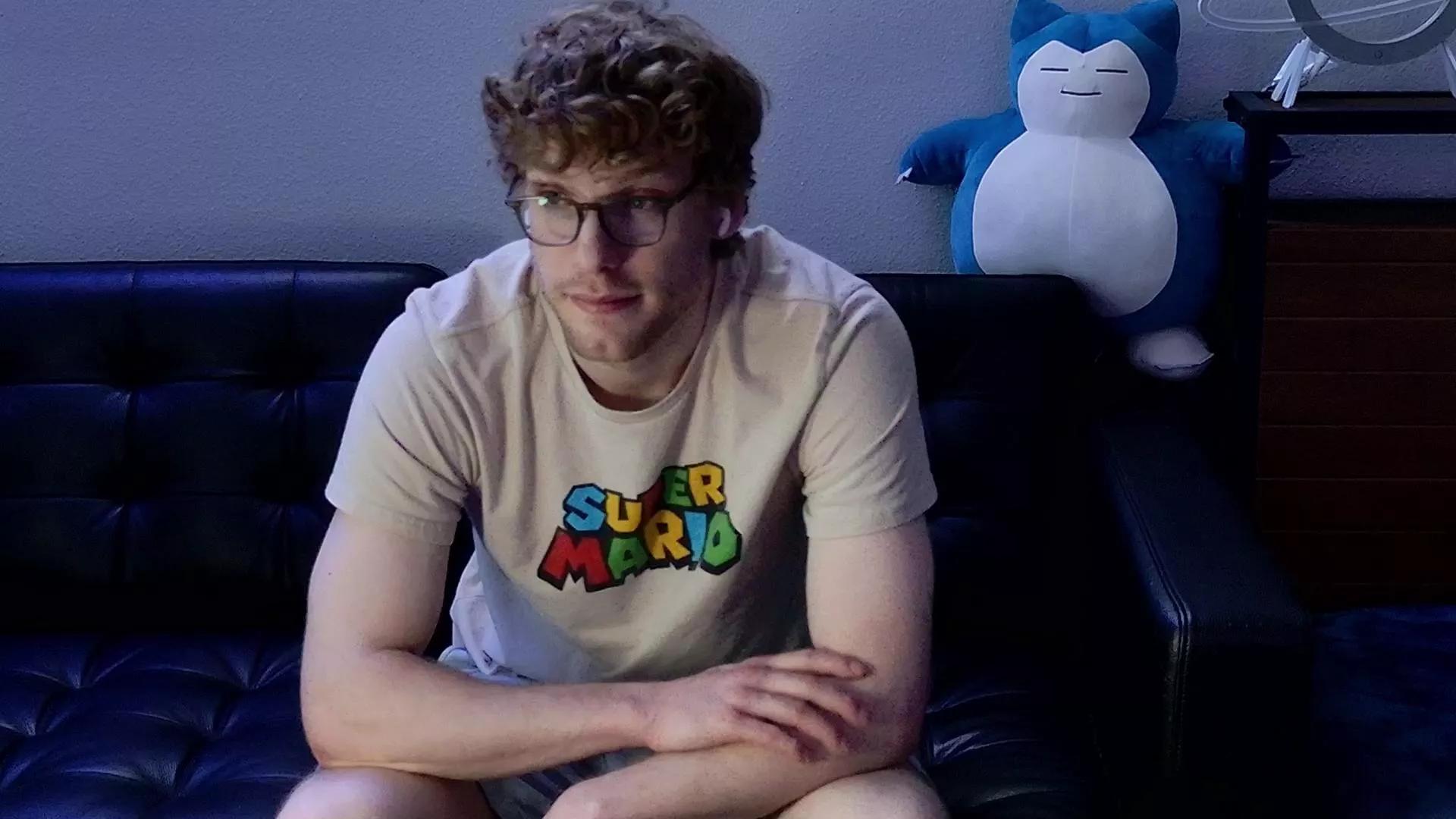 BlueEyedTallGuy on Cam4 