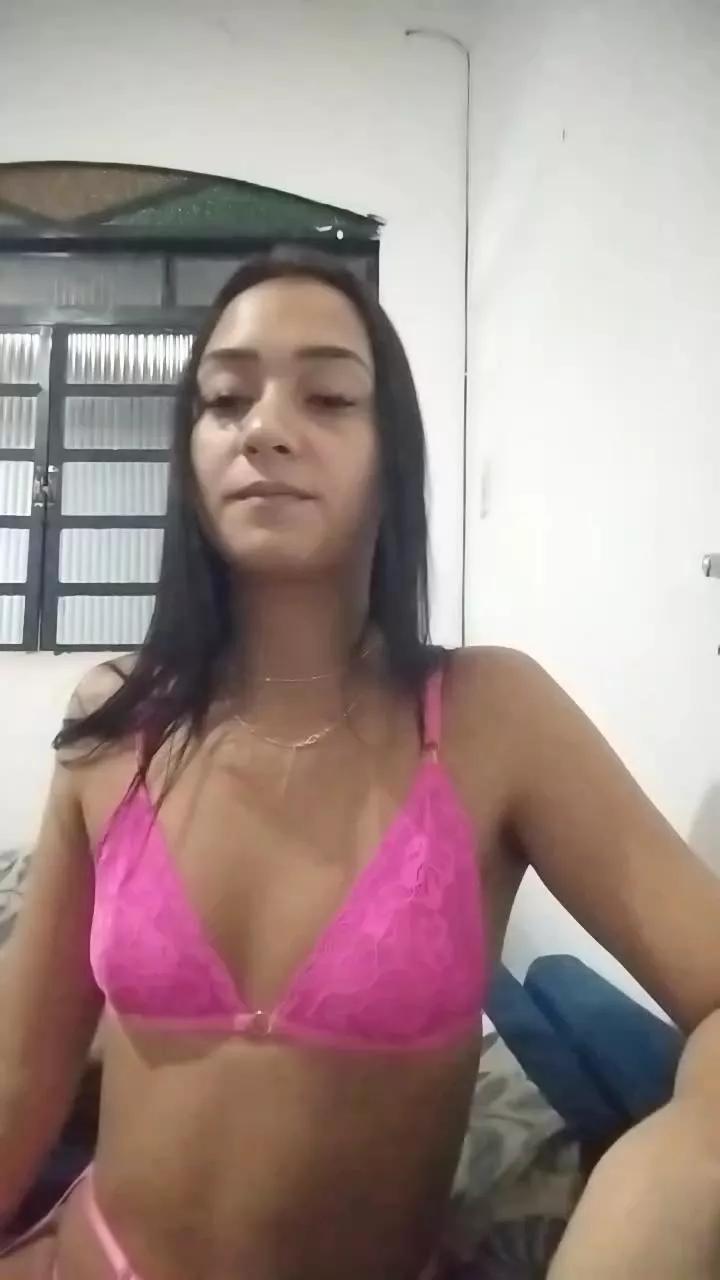 Bruninha04 on Cam4 