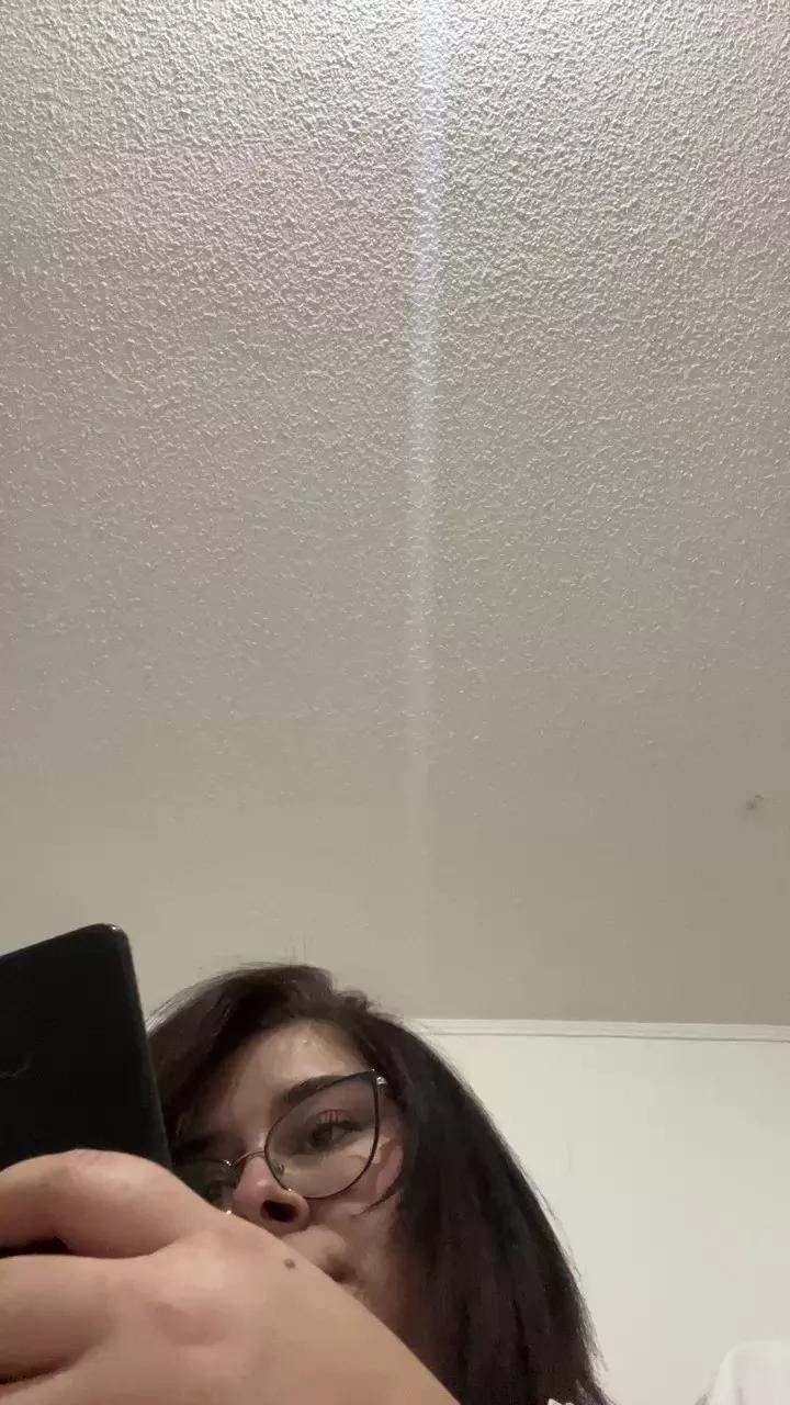 Caperucita882 on Cam4 