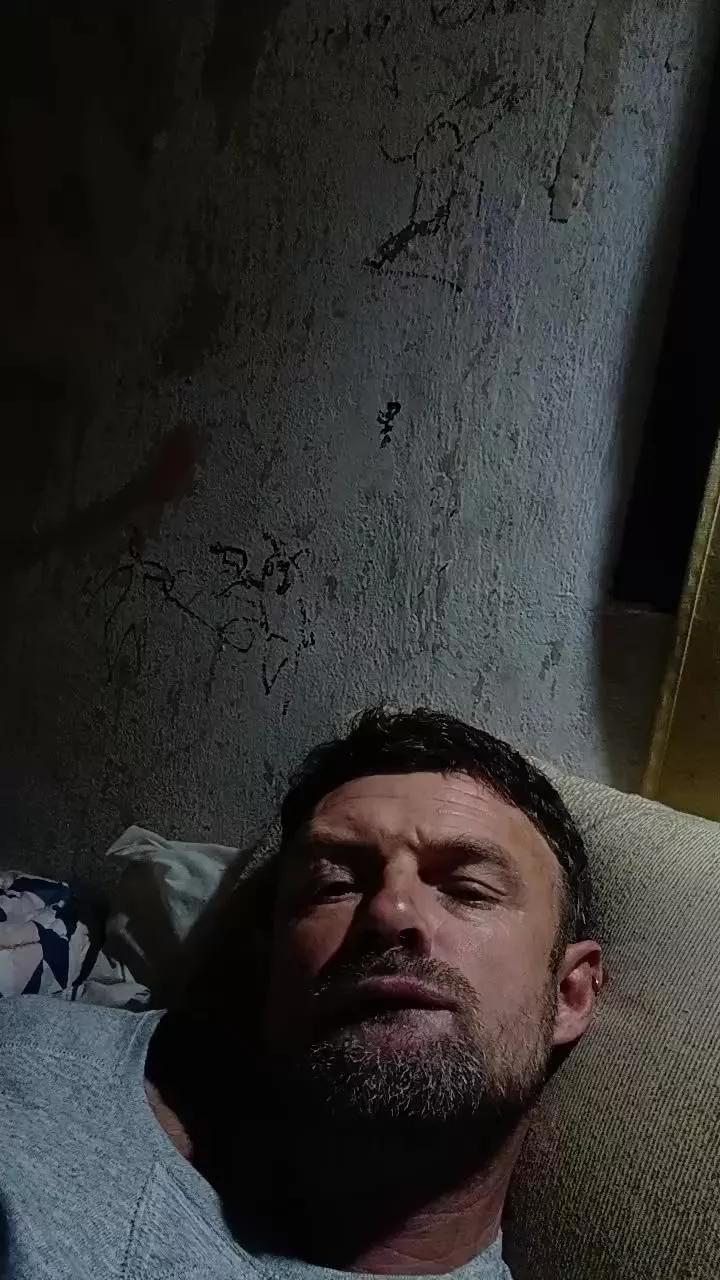 Carlitos12 on Cam4 