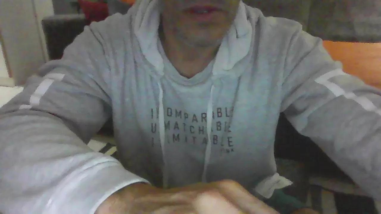 Cesar_Moon on Cam4 