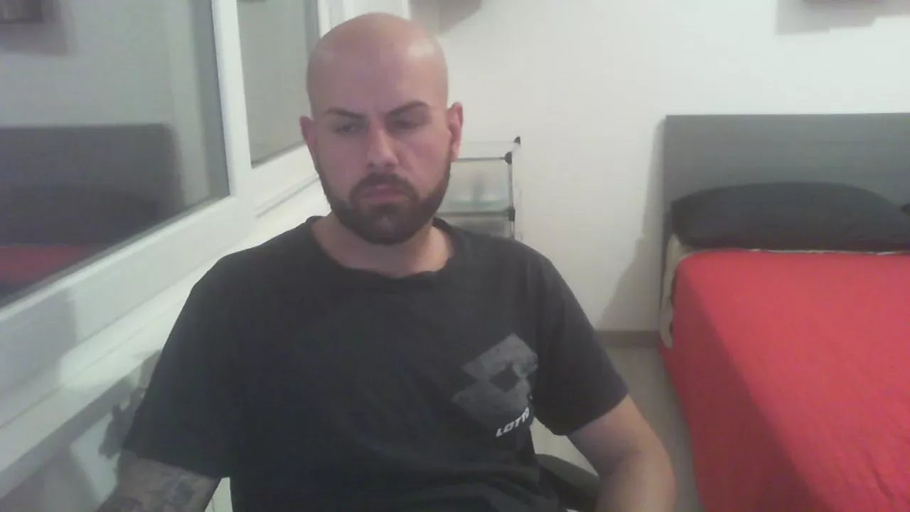 Offline coccodrillocum on Cam4