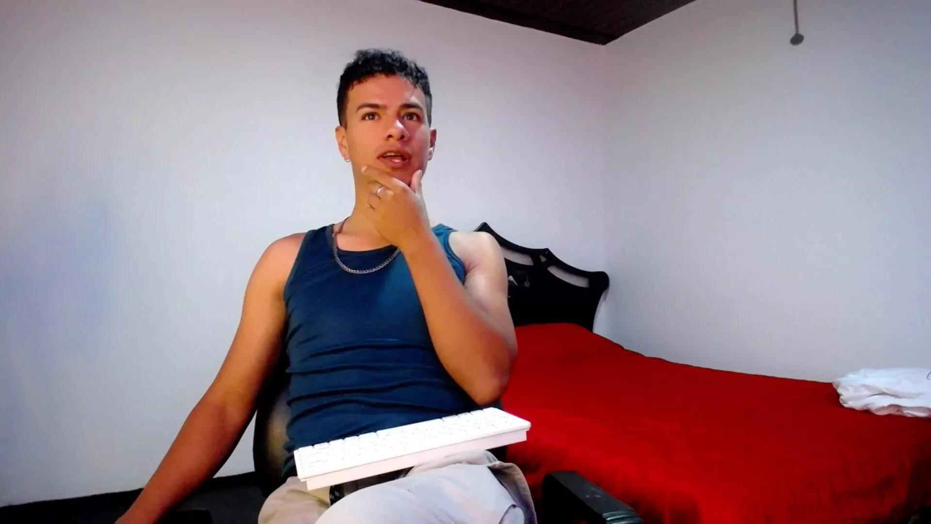 Deiby69 on Cam4 