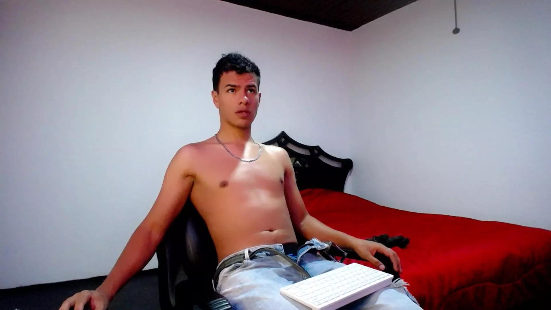 Deiby69 on Cam4 