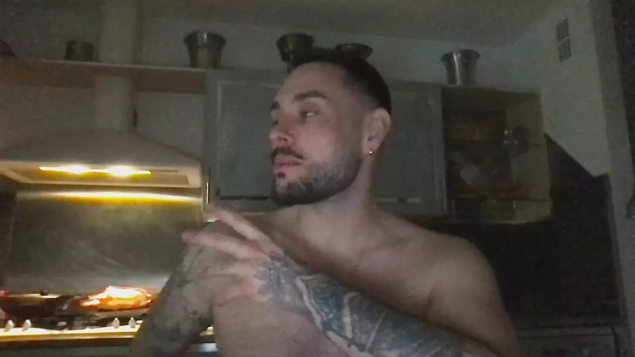 Offline didier_lopez on Cam4