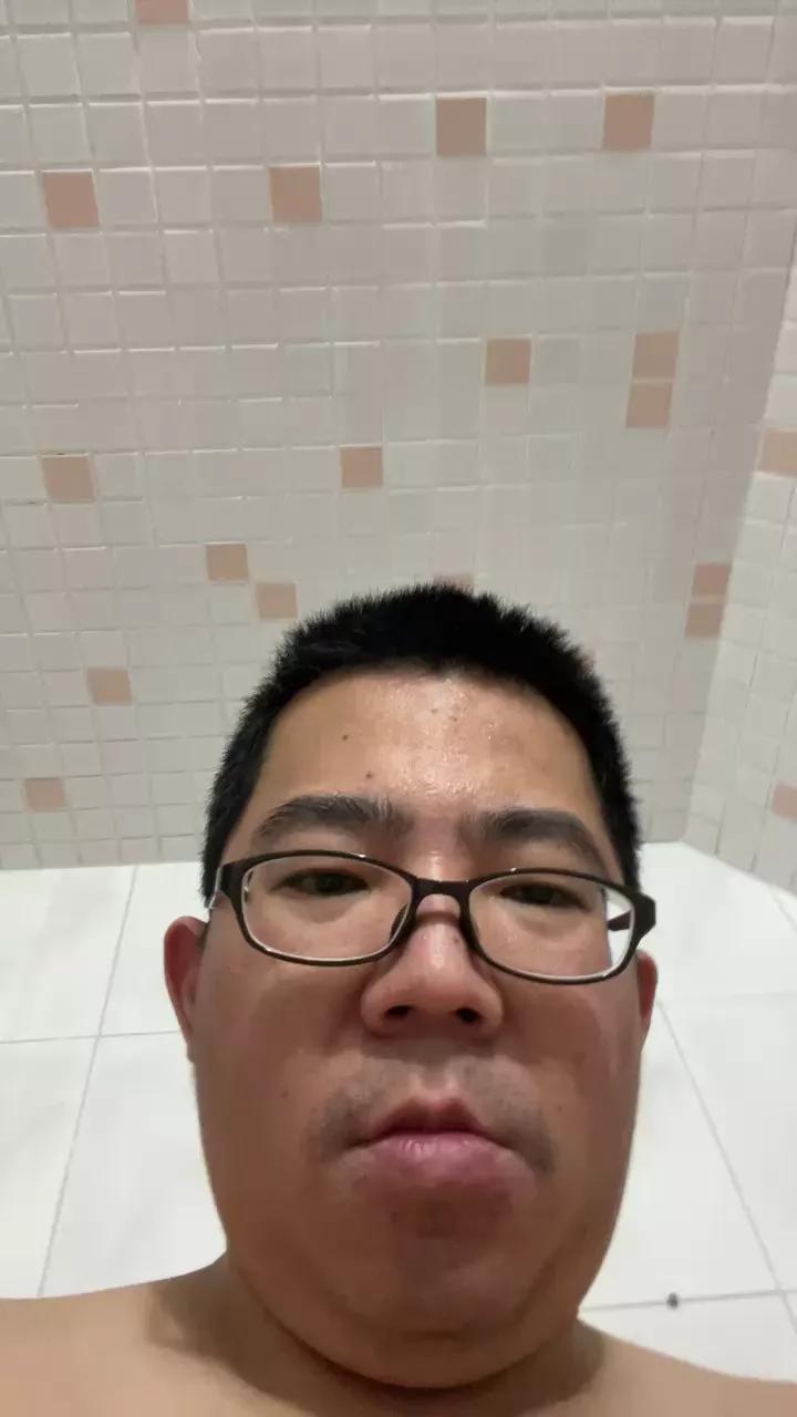 Edgemebear69 on Cam4 