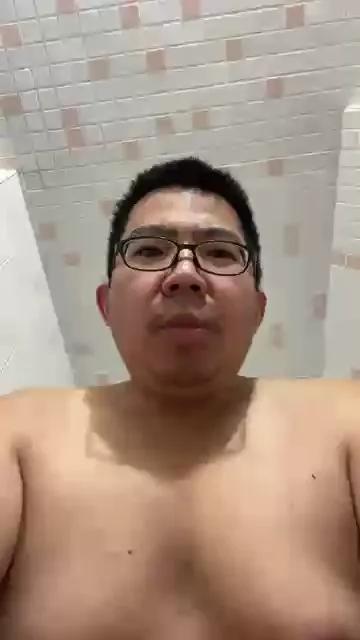 Edgemebear69 on Cam4 