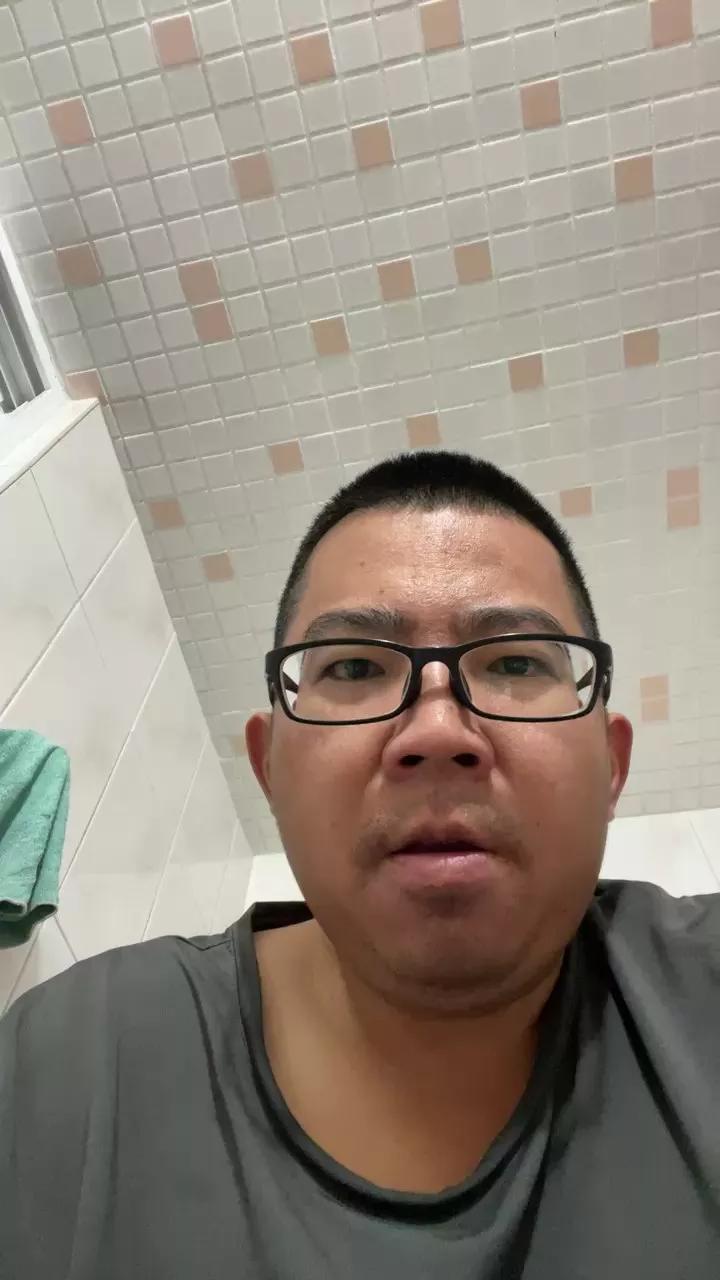 Edgemebear69 on Cam4 
