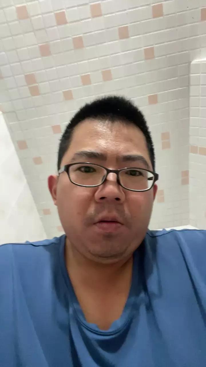 Edgemebear69 on Cam4 