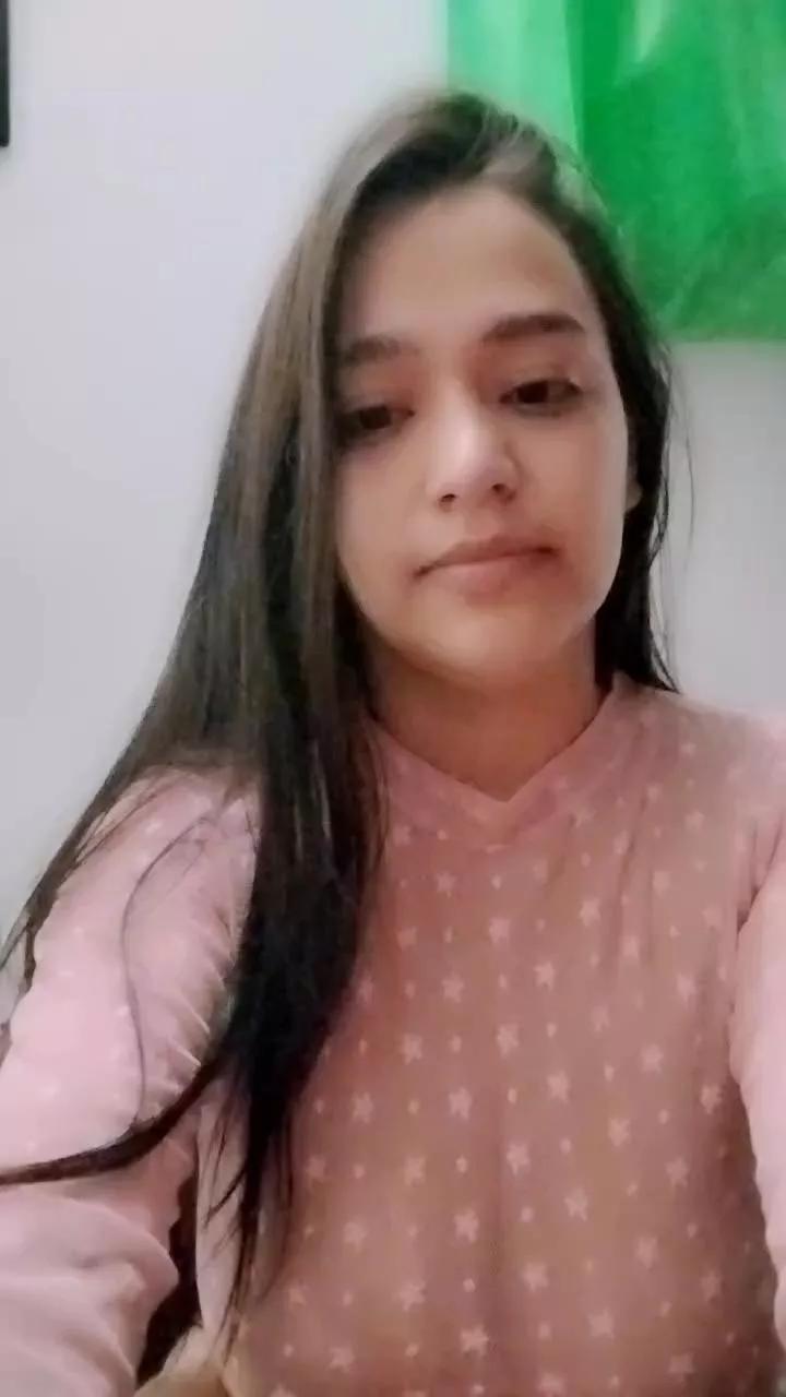 Ella_big on Cam4 