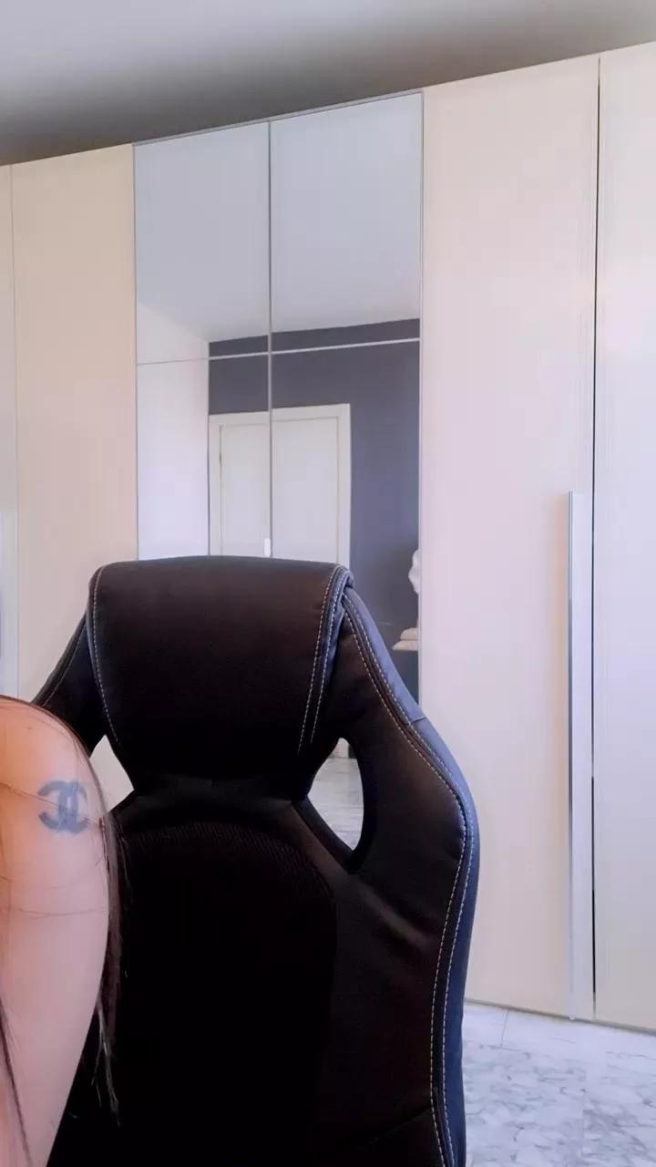 Ellen_2022___ on Cam4 