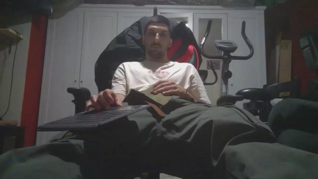 enzocazzo on Cam4 