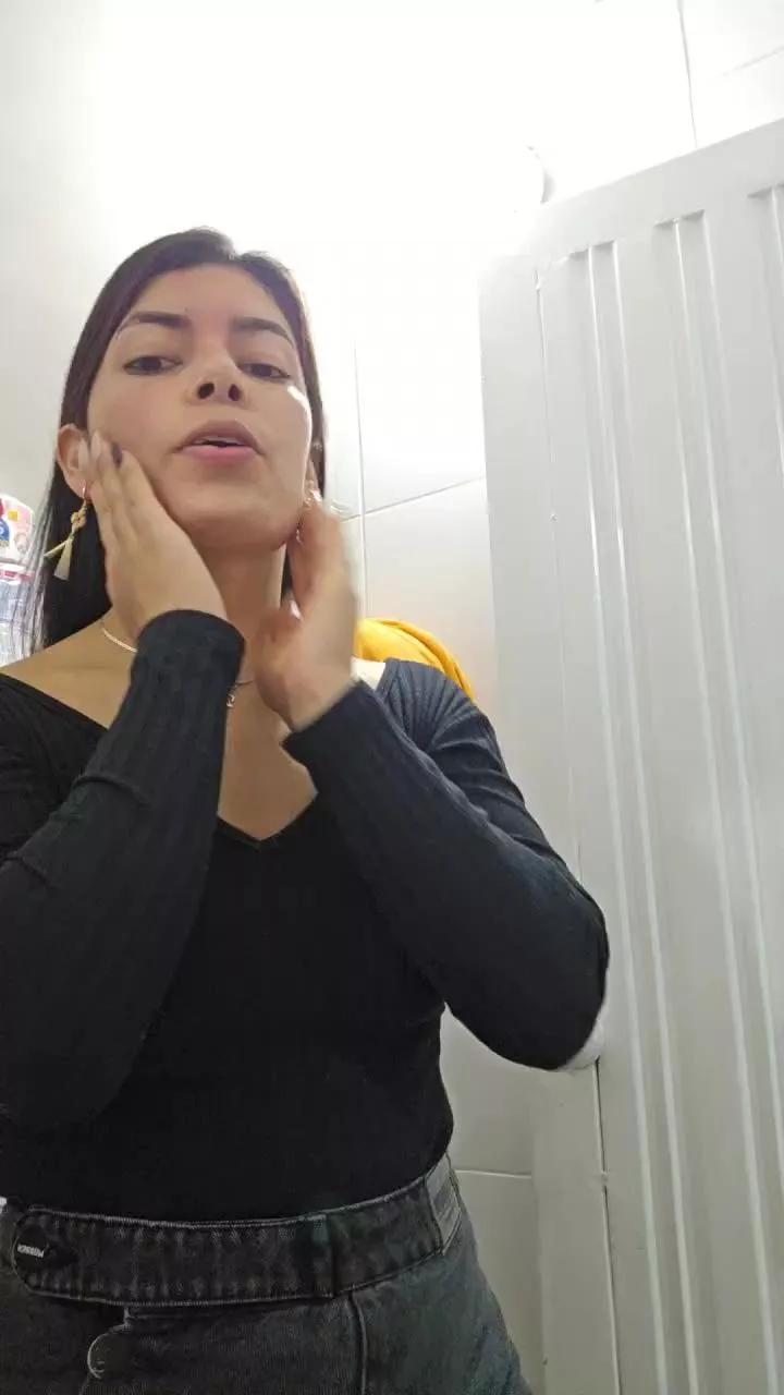 Estefanii_R on Cam4 