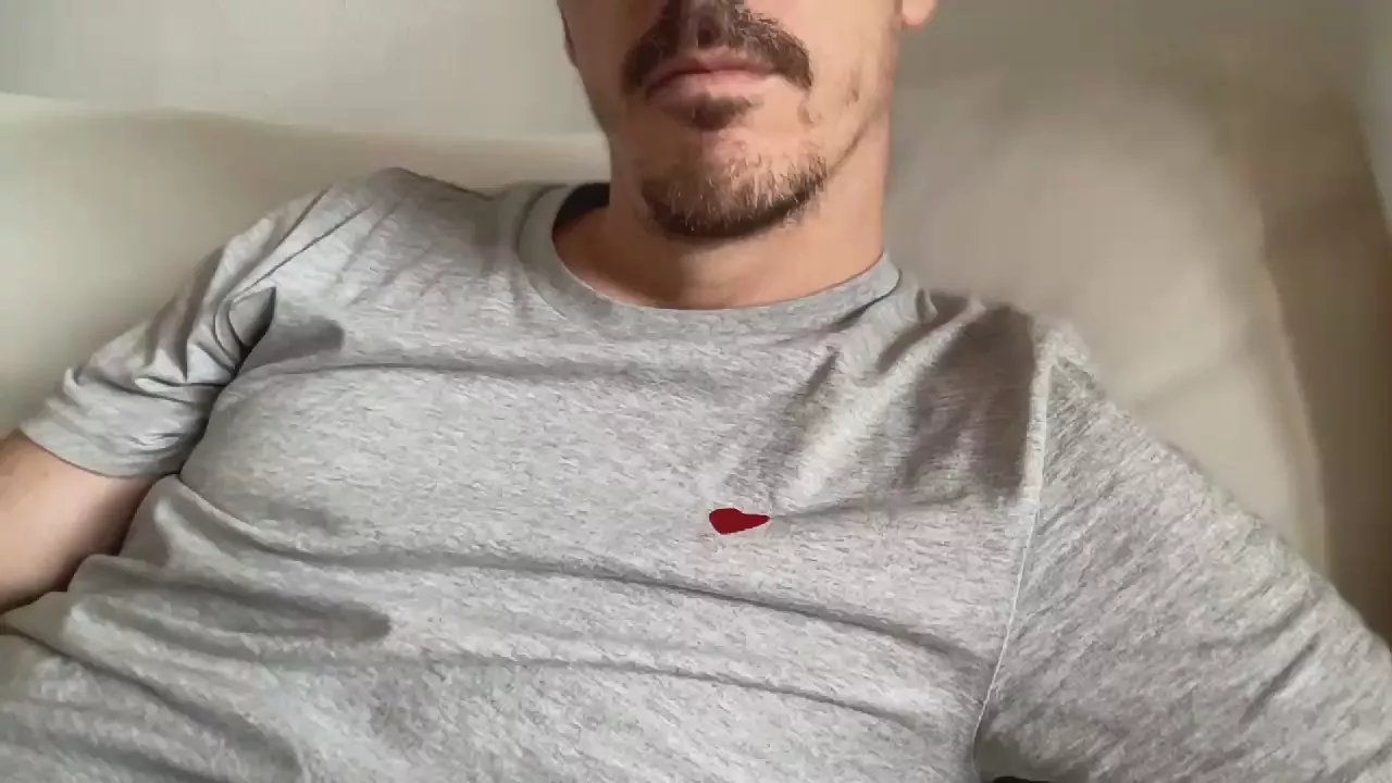 Offline fefdrond on Cam4