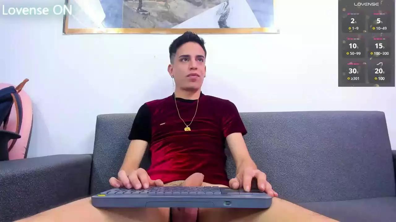 Gollden_dreams on Cam4 