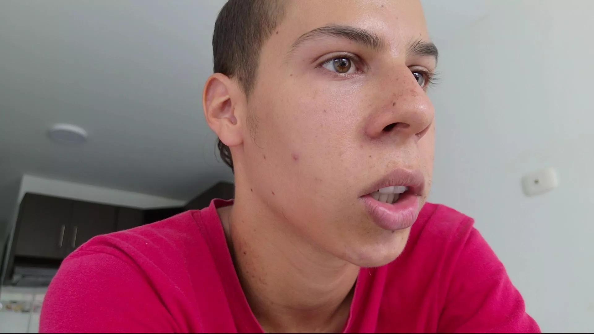 Grey___27 on Cam4 