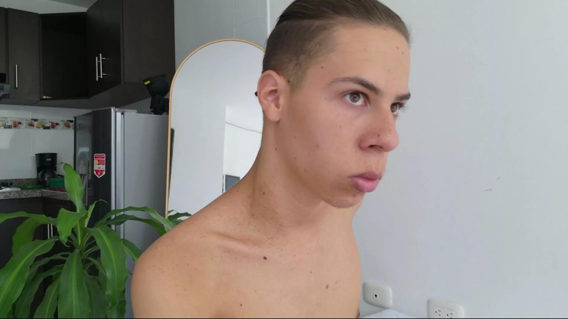 Grey___27 on Cam4 