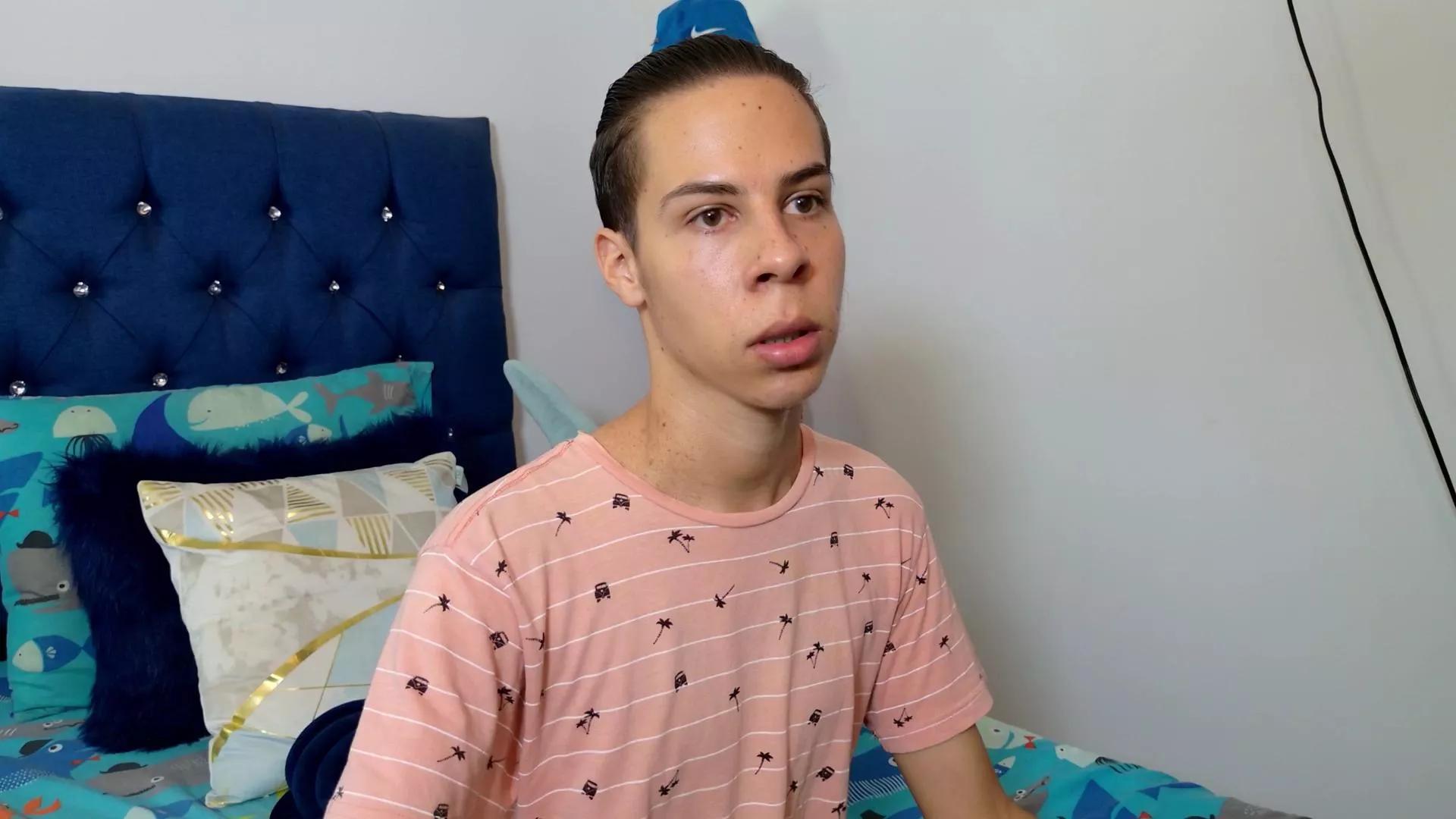Grey___27 on Cam4 