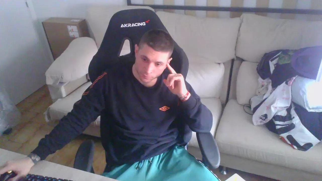 Hunterzito37 on Cam4 