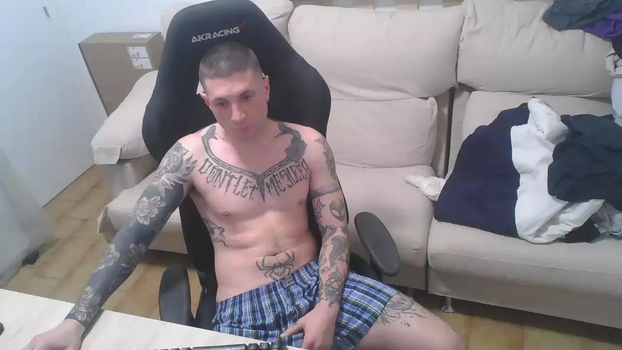Hunterzito37 on Cam4 