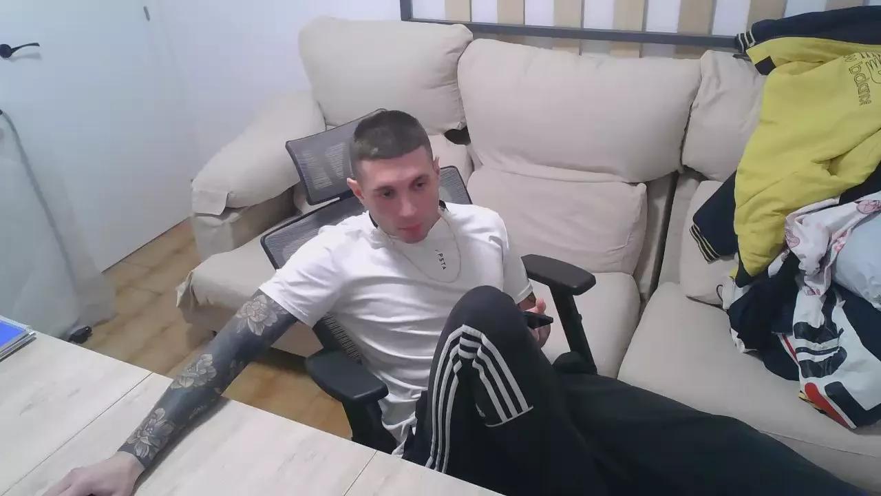 Hunterzito37 on Cam4 