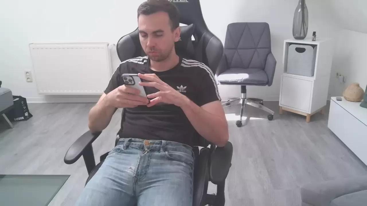 Jeansjunge96 on Cam4 