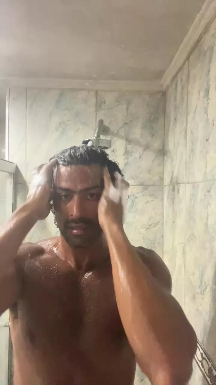 jhonnybttr on Cam4 