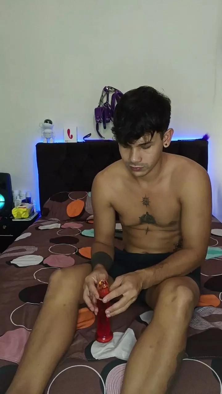 Jjosemanue1 on Cam4 