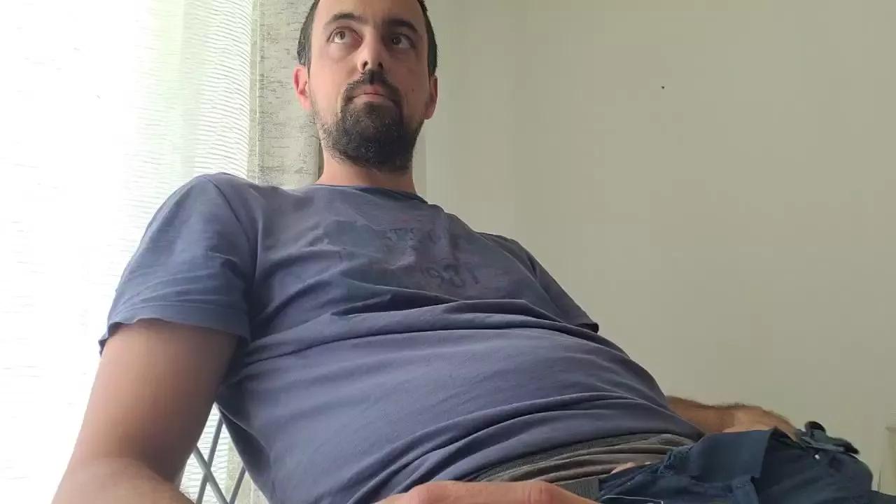 Johnbel96_ on Cam4 