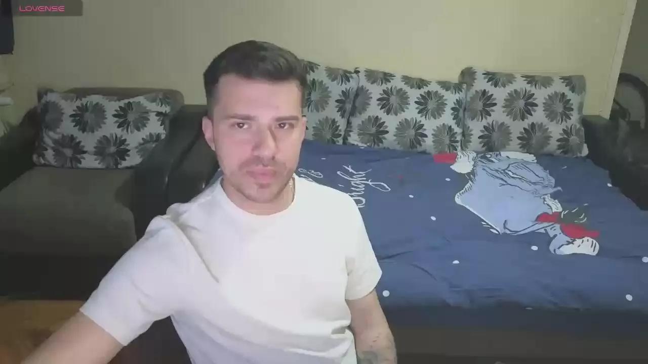 johnnylove22 on Cam4 