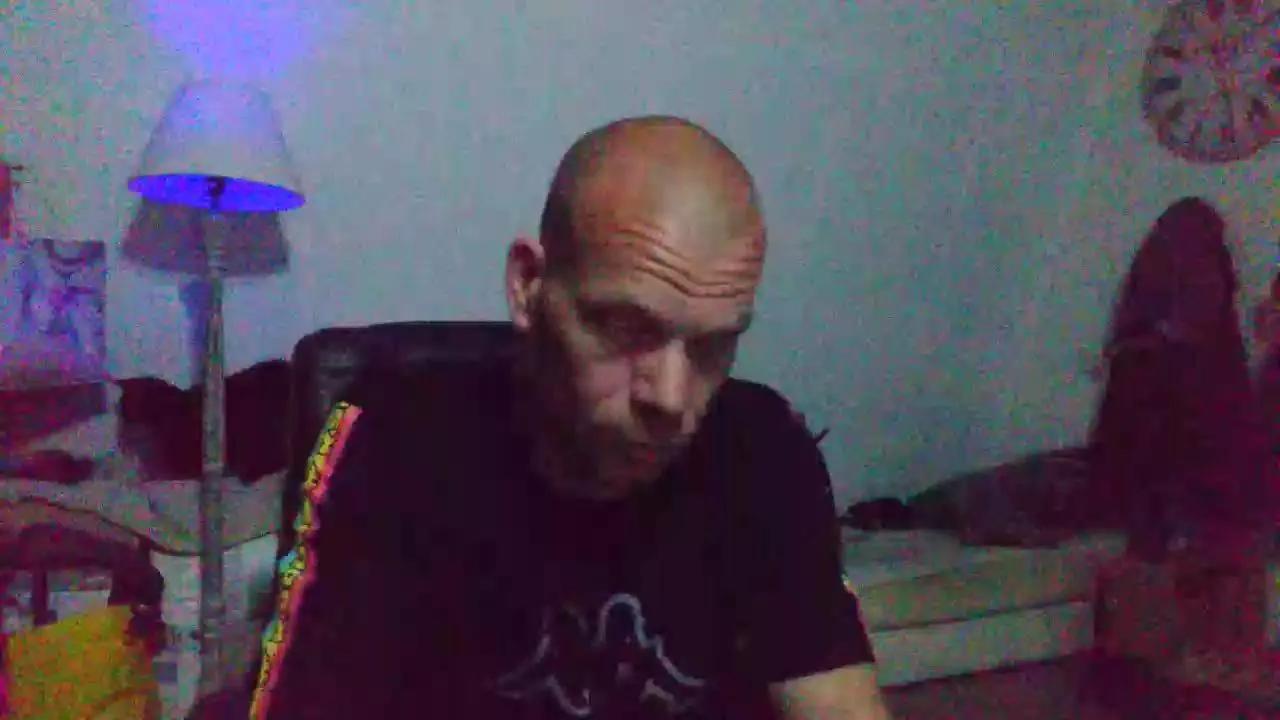 Kinky_Play on Cam4 