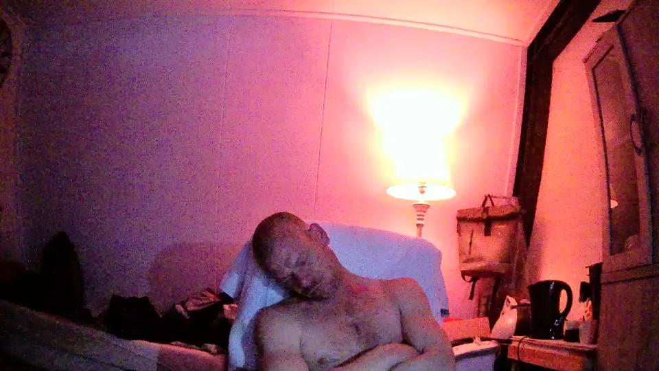 Kinky_Play on Cam4 