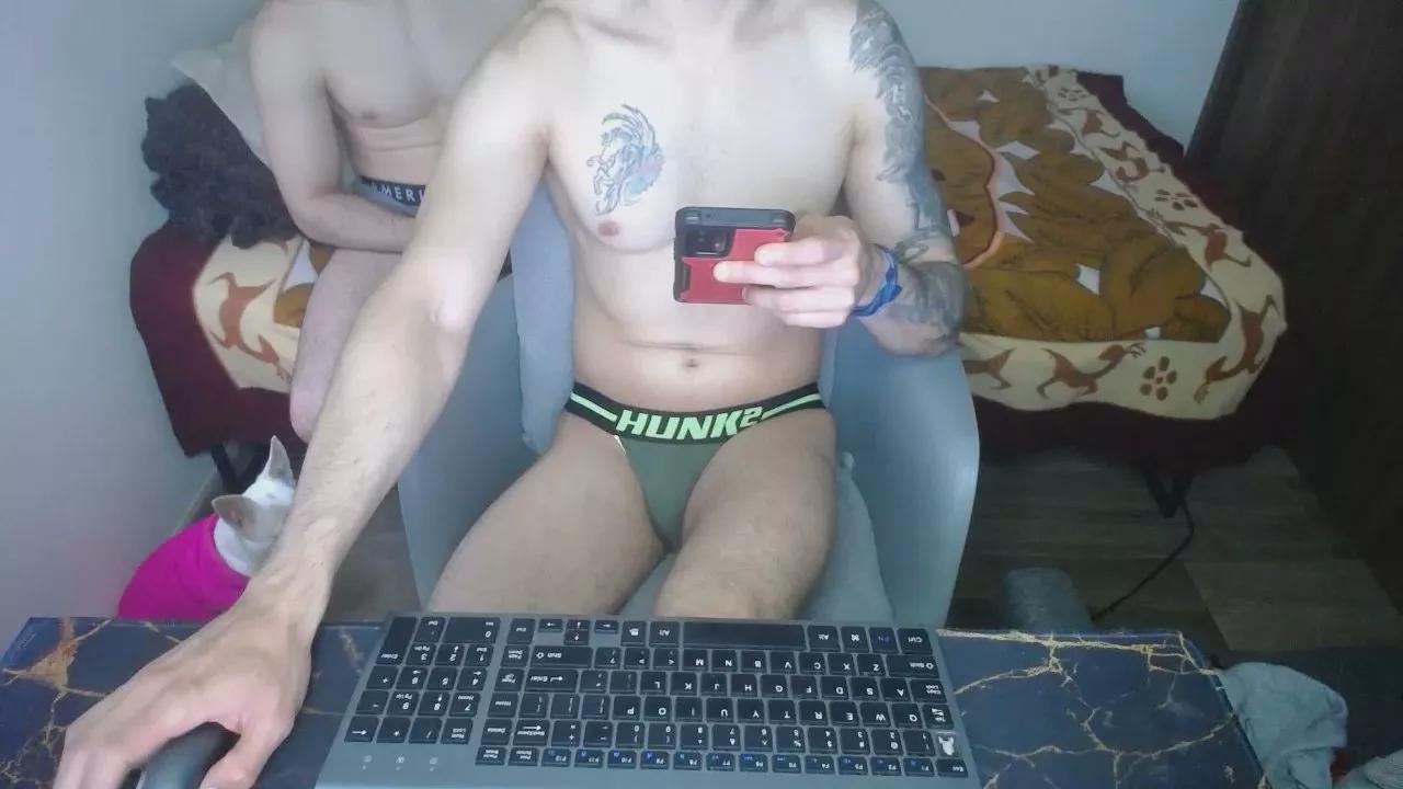 Lealboy on Cam4 
