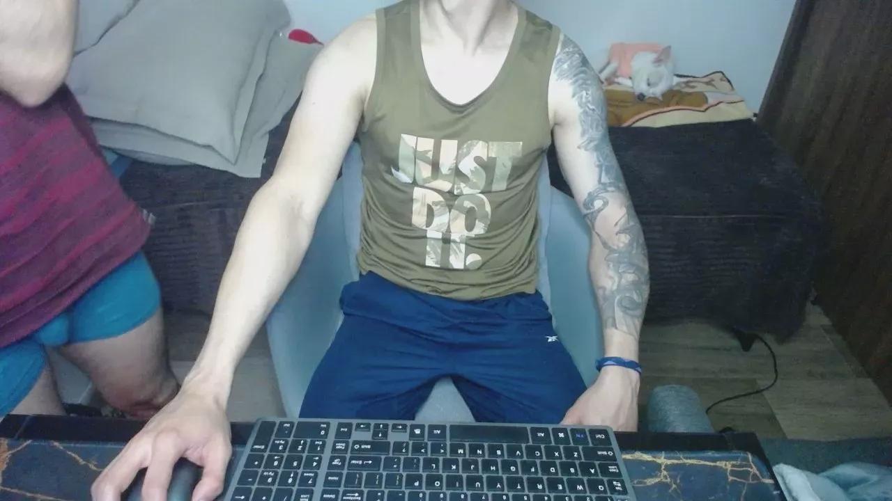 Lealboy on Cam4 
