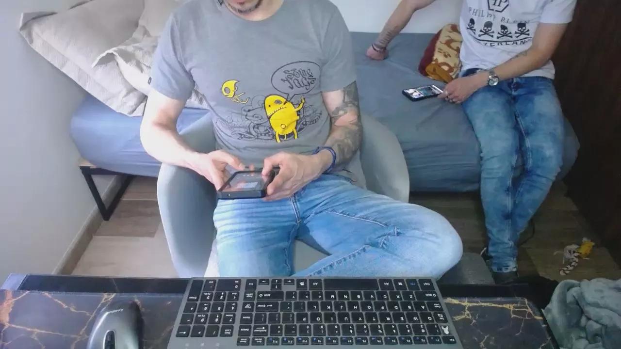 Lealboy on Cam4 