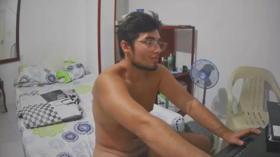 lechero226 on Cam4 