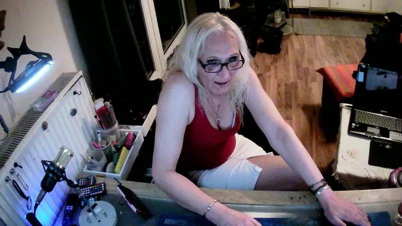 LolaRent66 on Cam4 