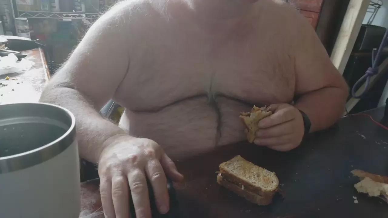 Lonelydaddy on Cam4 