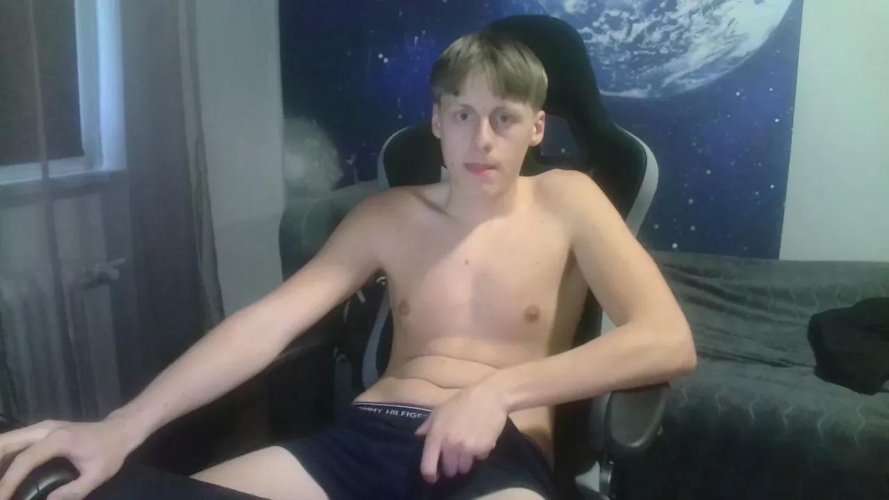 looverboy18y on Cam4 