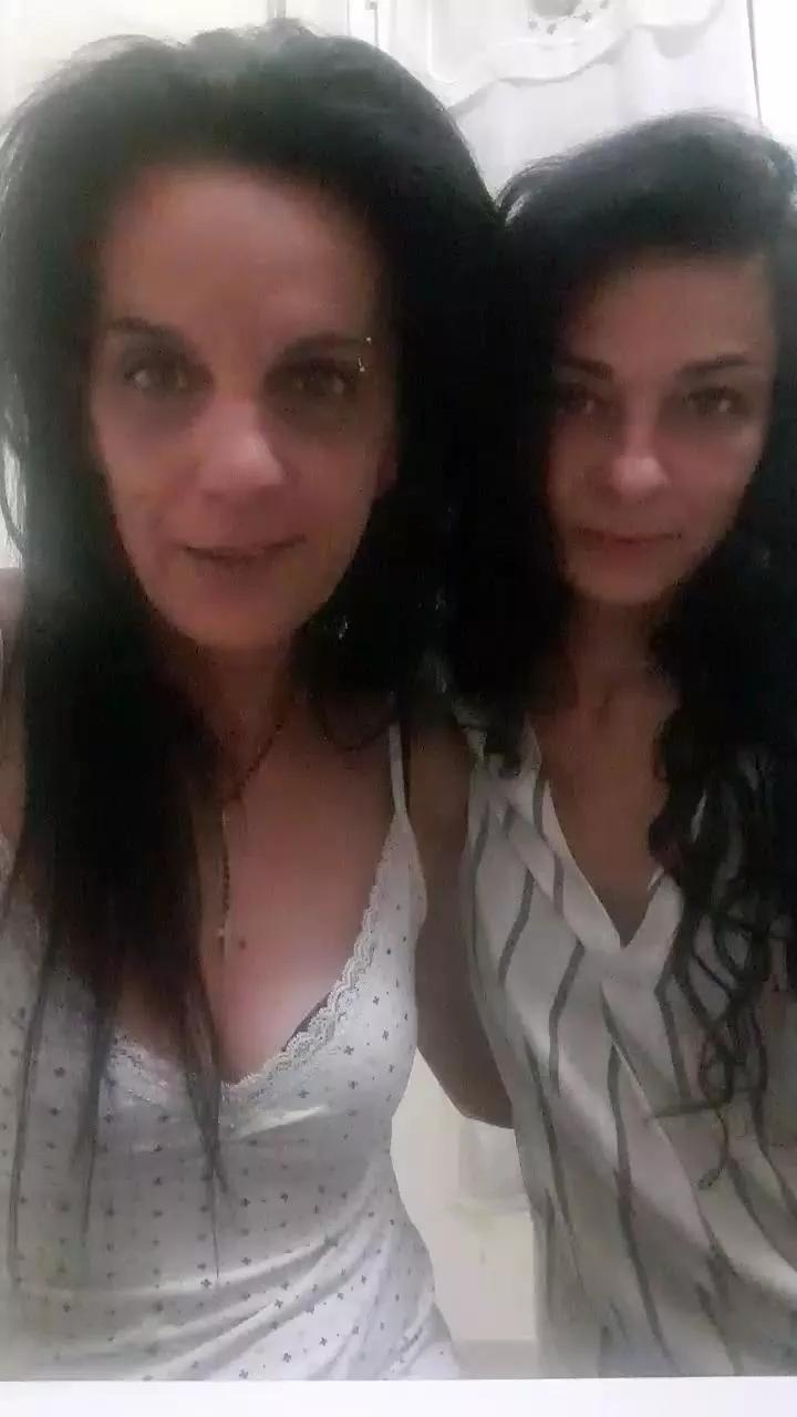 LuciaeGraziella on Cam4 