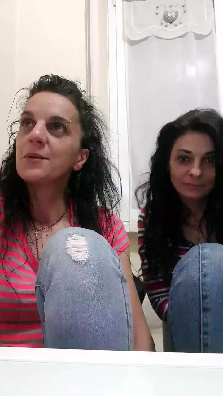 LuciaeGraziella on Cam4 