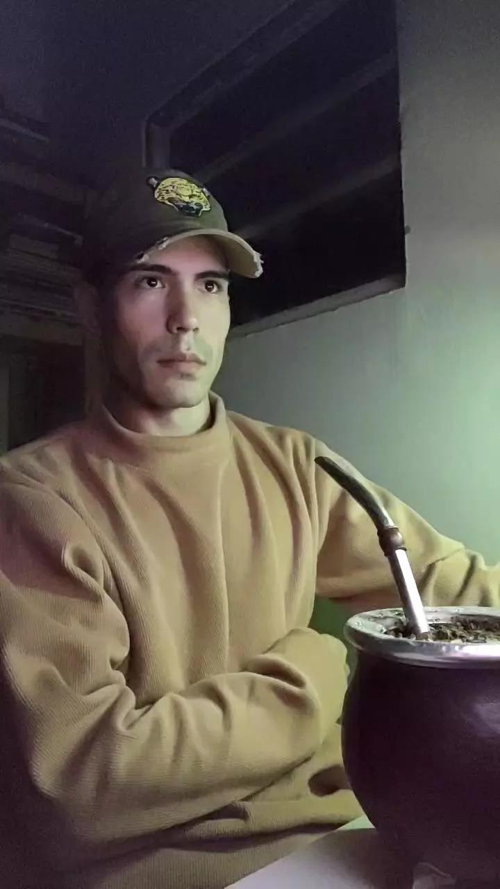 Luis_esq on Cam4 