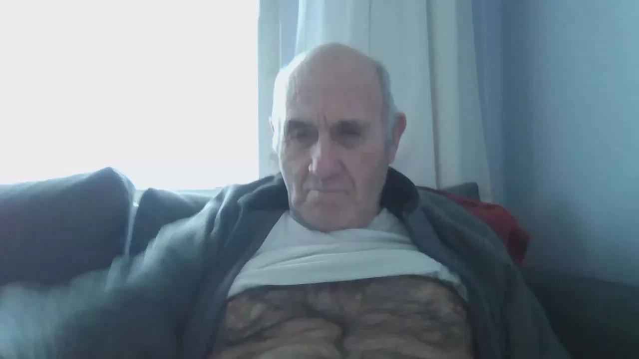 magichand4u2 on Cam4 