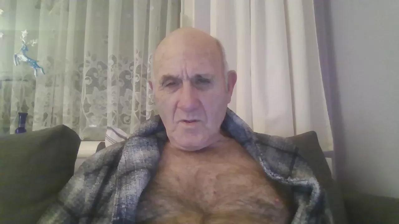 magichand4u2 on Cam4 