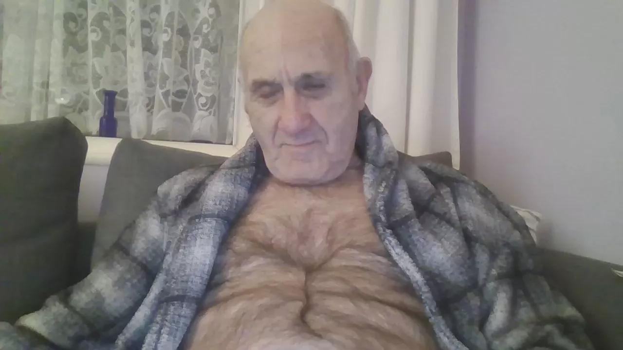 magichand4u2 on Cam4 